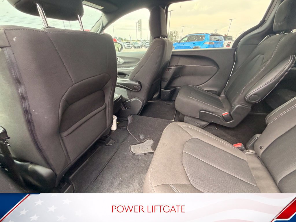 Used 2024 Chrysler Pacifica Touring FWD image 5