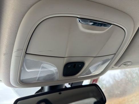 Used 2018 Jeep Cherokee Latitude Plus w/ Comfort/Convenience Group image 25