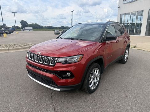 Used 2025 Jeep Compass Limited AWD/4WD image 7