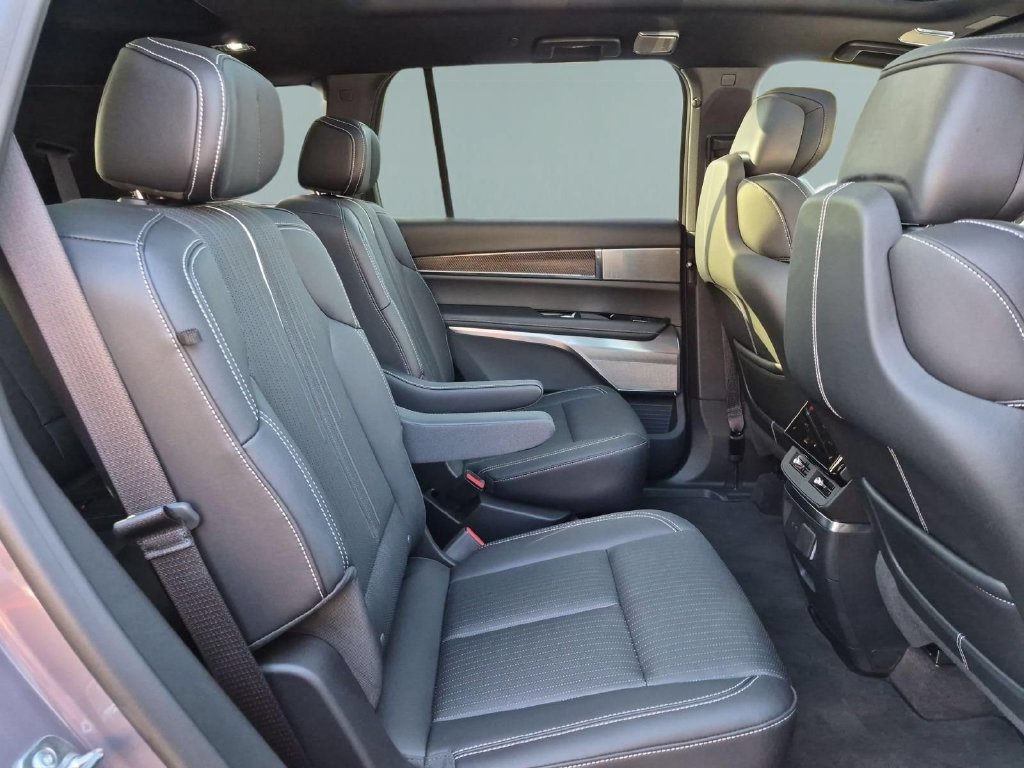 Certified 2026 Cadillac Vistiq Luxury AWD/4WD image 24