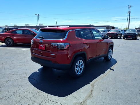Used 2025 Jeep Compass Latitude AWD/4WD image 6