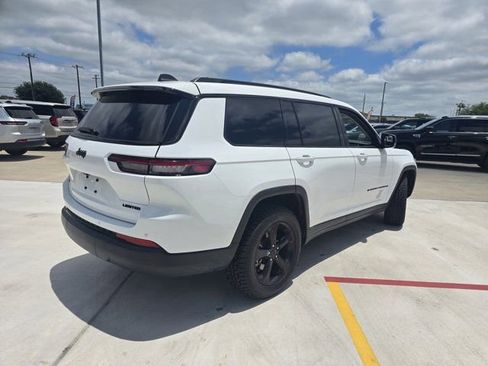 Used 2023 Jeep Grand Cherokee L Limited w/ Black Appearance Package RWD image 3
