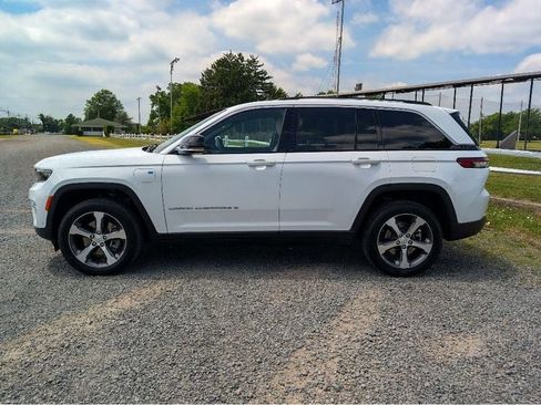 Used 2022 Jeep Grand Cherokee Limited 4xe w/ Luxury Tech Group II AWD/4WD image 9