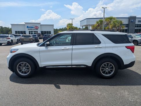 Used 2021 Ford Explorer XLT image 7