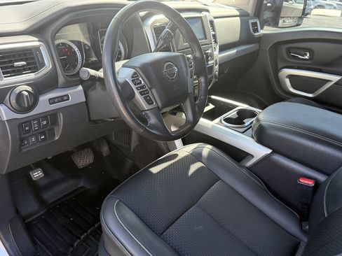 Used 2018 Nissan Titan PRO-4X w/ Pro-4x Utility Package AWD/4WD image 10