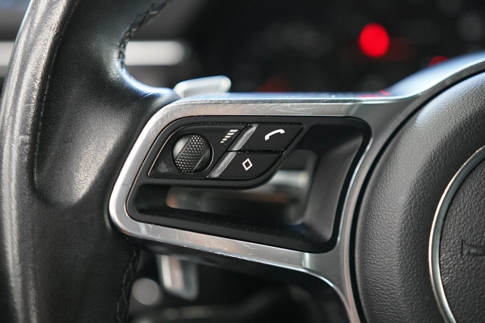 Used 2019 Porsche Macan AWD/4WD image 28