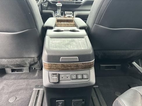 Used 2025 Toyota Sienna Limited image 15