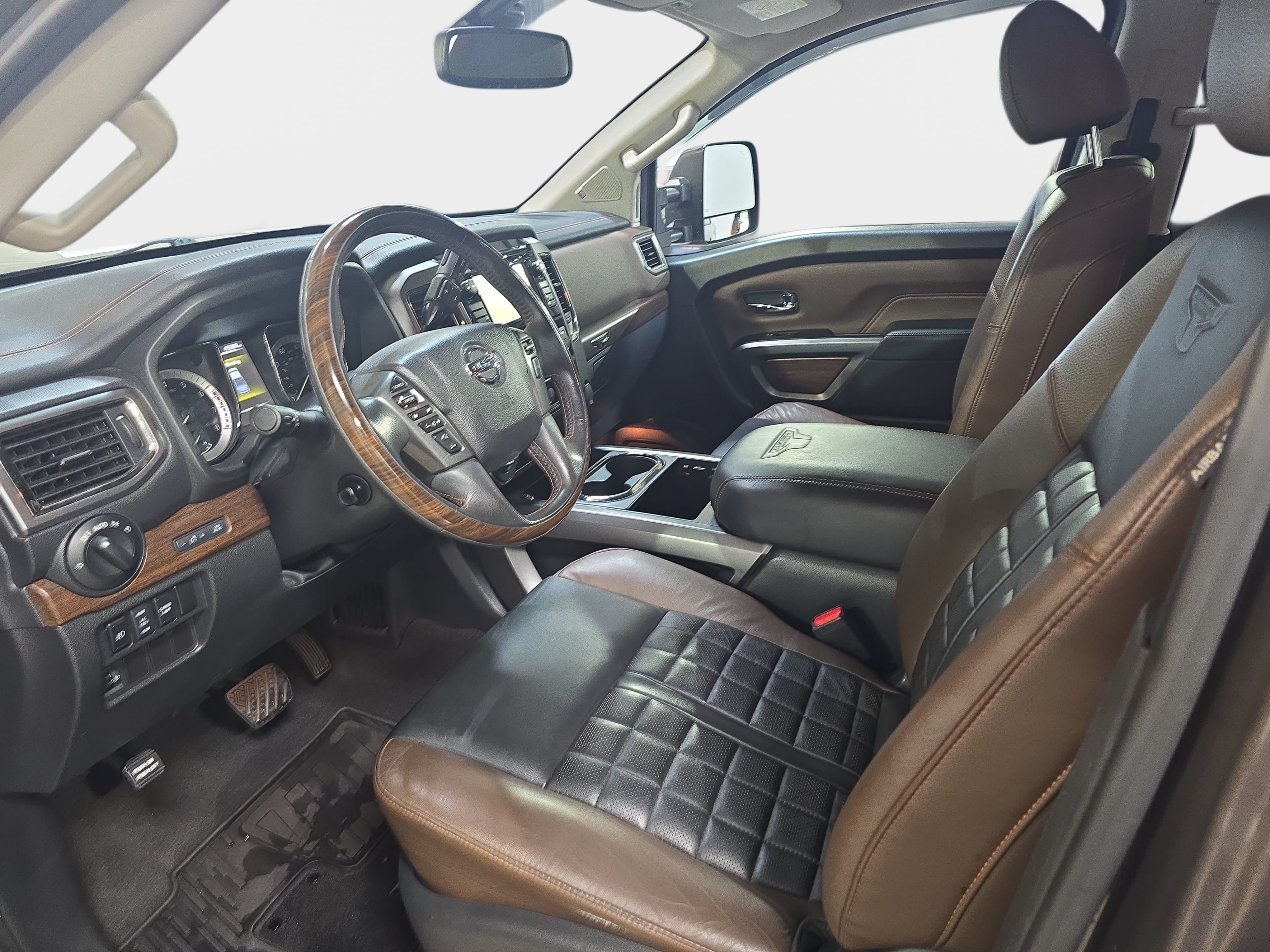 Used 2017 Nissan Titan Platinum Reserve AWD/4WD image 13