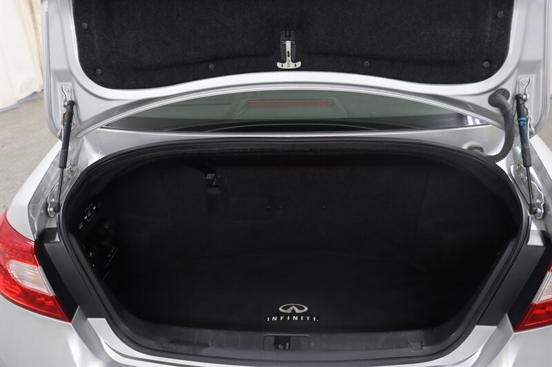 Used 2013 INFINITI M35 w/ Premium Pkg RWD image 30