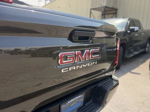 Used 2025 GMC Canyon AT4 AWD/4WD image 36