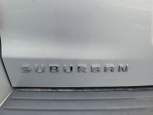 Used 2017 Chevrolet Suburban LS RWD image 10
