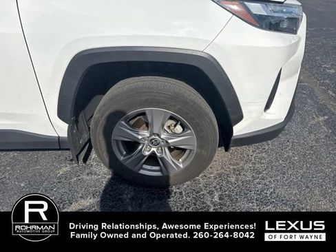 Used 2022 Toyota RAV4 XLE w/ Convenience Package AWD/4WD image 5