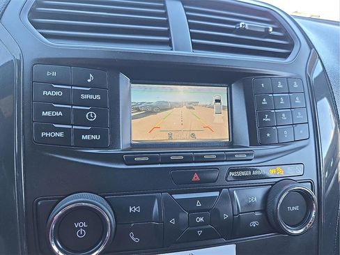 Used 2019 Ford Explorer XLT image 14