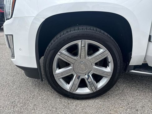 Used 2017 Cadillac Escalade Luxury AWD/4WD image 33