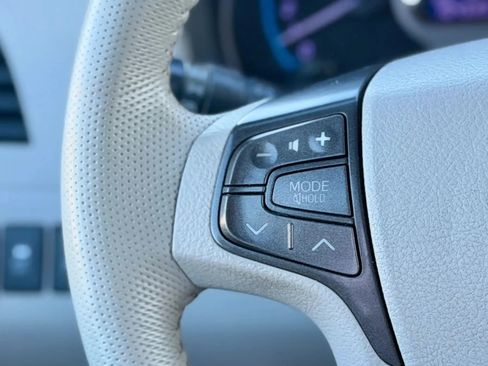 Used 2011 Toyota Sienna XLE w/ XLE Navigation Pkg image 17