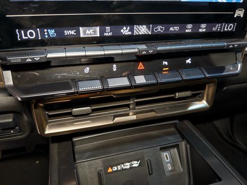 Used 2025 GMC Hummer EV 3X AWD/4WD image 14