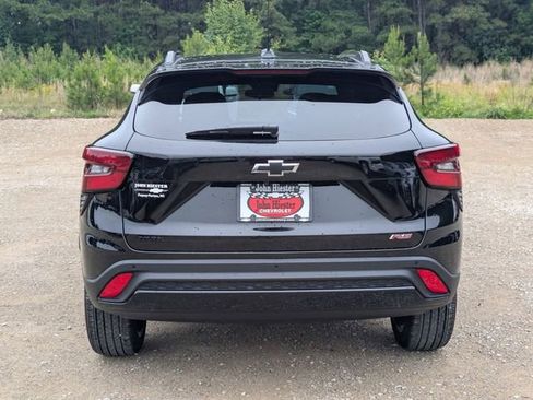 New 2026 Chevrolet Trax RS w/ Sunroof Package FWD image 3