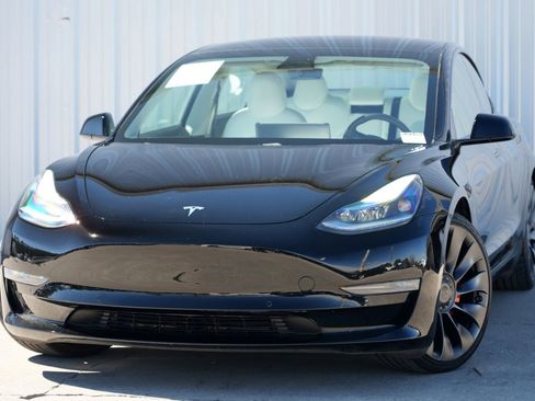 Used 2021 Tesla Model 3 Performance image 3