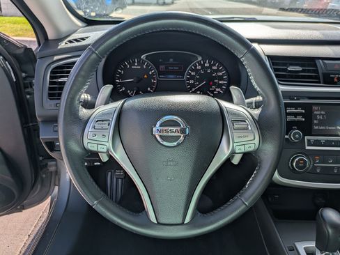 Used 2017 Nissan Altima 2.5 SR w/ Midnight Edition Package FWD image 18