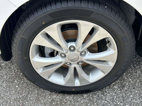 Used 2016 Kia Soul + FWD image 5