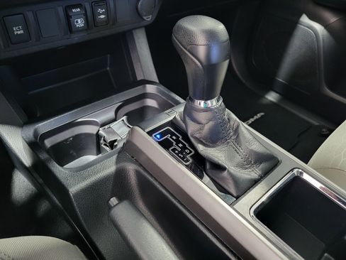 Used 2018 Toyota Tacoma SR5 image 27