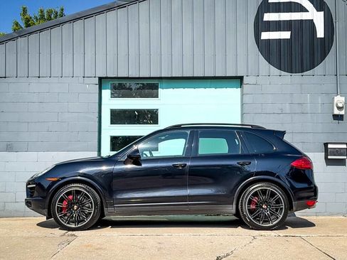 Used 2014 Porsche Cayenne Turbo S AWD/4WD image 3
