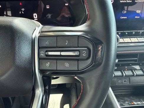 Used 2025 Chevrolet Colorado Z71 w/ Technology Package AWD/4WD image 14