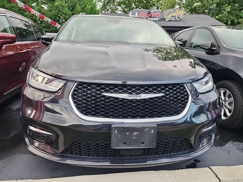 Used 2021 Chrysler Pacifica Touring-L FWD image 5