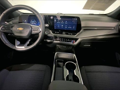 Used 2025 Chevrolet Equinox LT AWD/4WD image 15