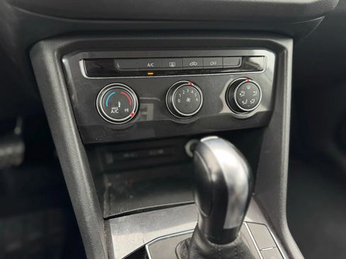 Used 2021 Volkswagen Tiguan S image 14