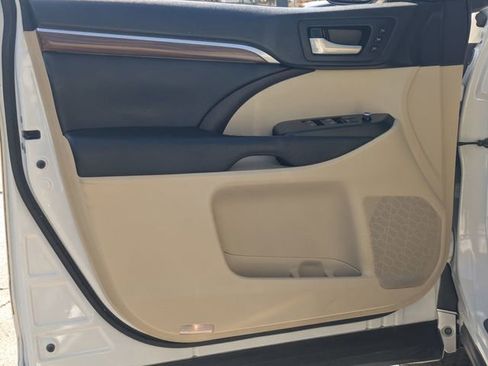 Used 2017 Toyota Highlander Limited image 8
