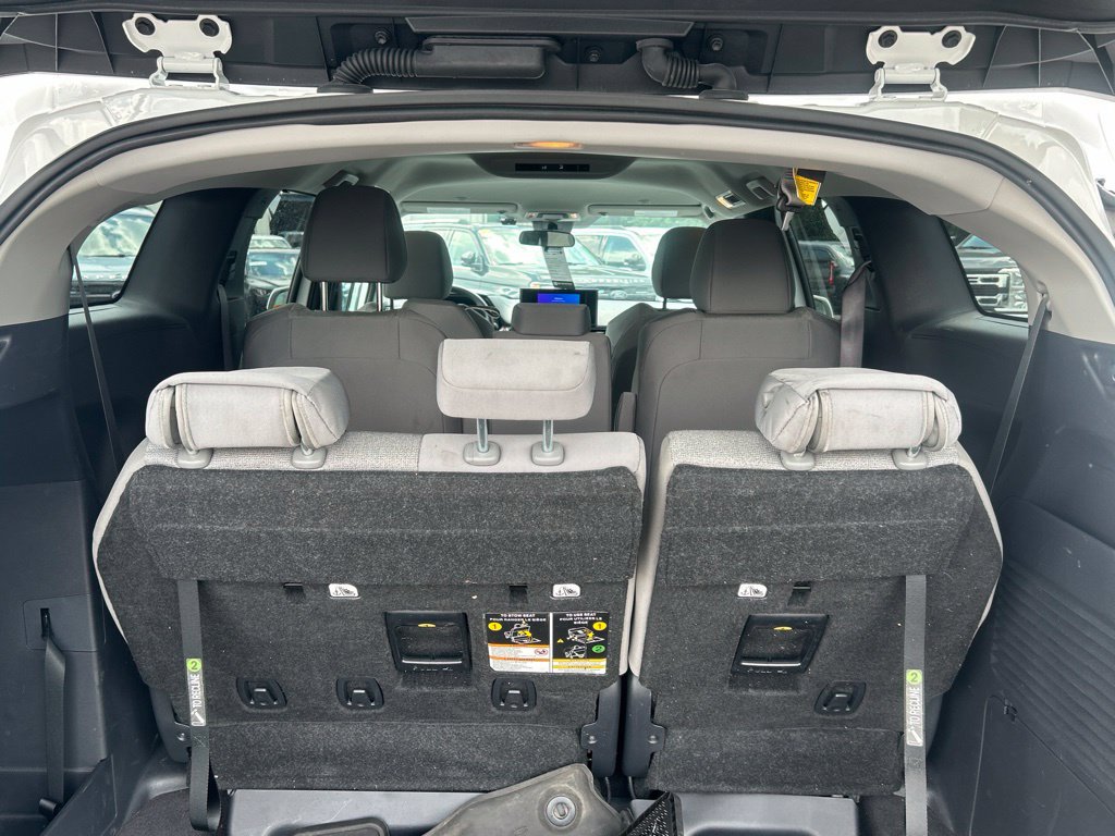 Used 2025 Toyota Sienna LE AWD/4WD image 26