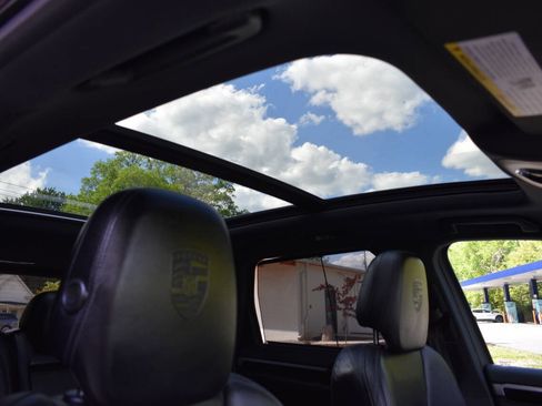 Used 2018 Porsche Cayenne Platinum Edition AWD/4WD image 31