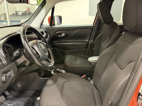 Used 2018 Jeep Renegade Altitude image 10
