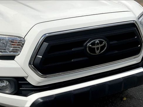 Used 2022 Toyota Tacoma SR5 w/ Technology Package RWD image 28