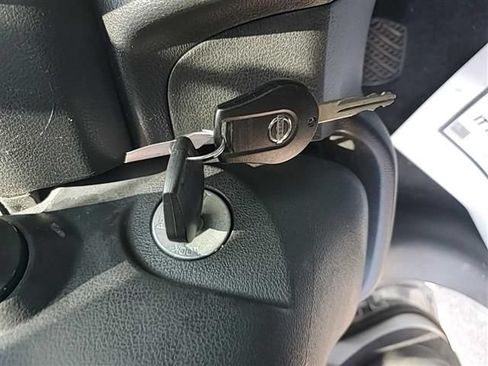 Used 2019 Nissan Versa SV FWD image 9