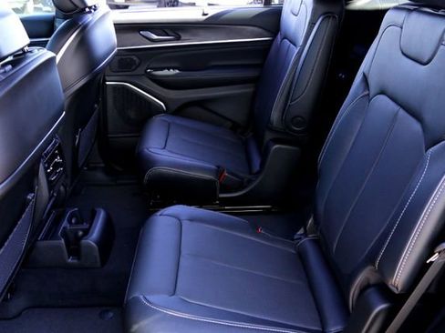 New 2025 Jeep Grand Cherokee L Overland w/ Luxury Tech Group IV image 18