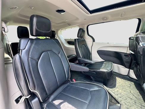 Used 2022 Chrysler Pacifica Limited w/ Uconnect Theater Family Group AWD/4WD image 31