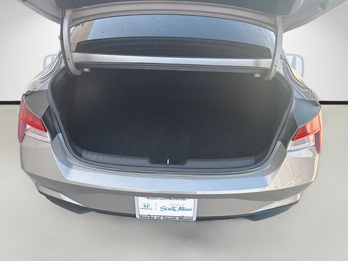 Used 2023 Hyundai Elantra Blue image 25