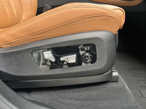 Used 2022 BMW X7 xDrive40i w/ M Sport Package image 29