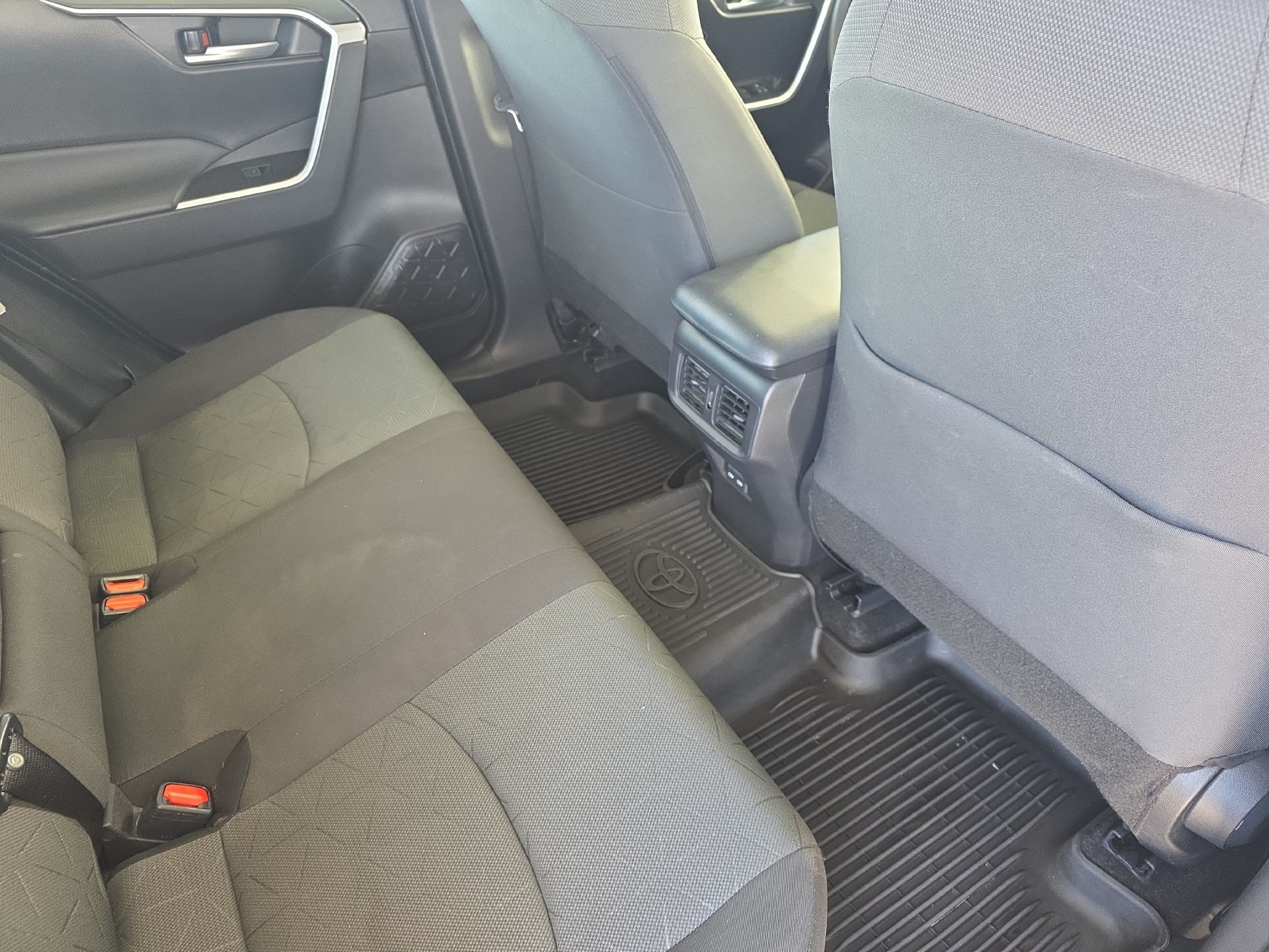 Used 2023 Toyota RAV4 XLE w/ Convenience Package FWD image 11