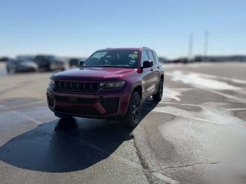New 2026 Jeep Grand Cherokee Altitude image 3