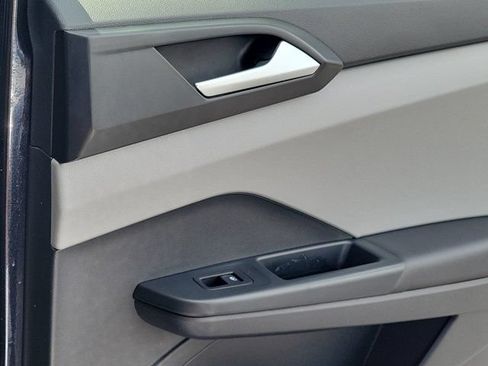 Certified 2022 Volkswagen Taos SE FWD image 7