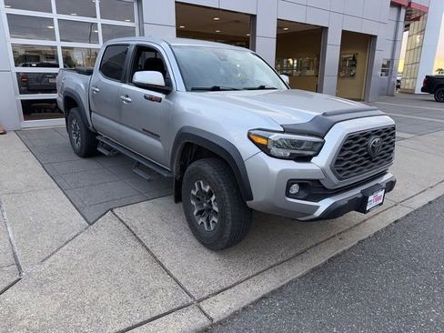 Used 2023 Toyota Tacoma TRD Off-Road w/ Advanced Technology Package AWD/4WD image 5