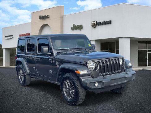Used 2020 Jeep Wrangler Unlimited Sport image 1