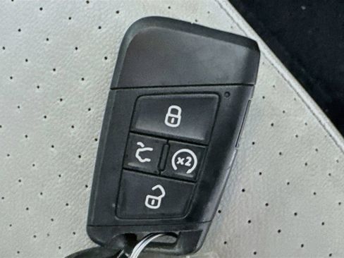 Used 2023 Volkswagen Jetta SE FWD image 34