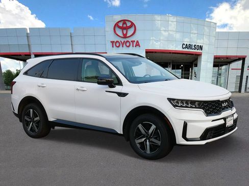 Used 2022 Kia Sorento EX w/ Panoramic Sunroof Package FWD image 2