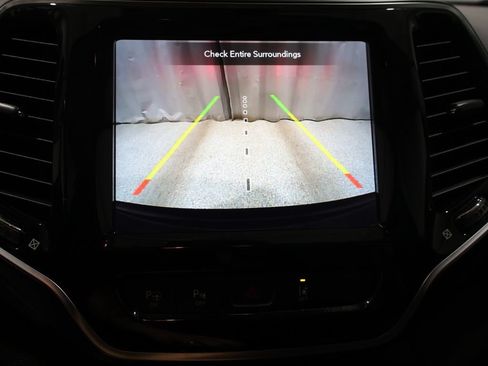 Used 2020 Jeep Cherokee Limited w/ Technology Group AWD/4WD image 28