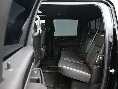 Used 2025 GMC Sierra 2500 AT4X image 10