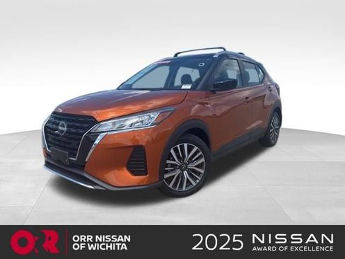 Used 2024 Nissan Kicks SV w/ Interior Electronics Package FWD image 1